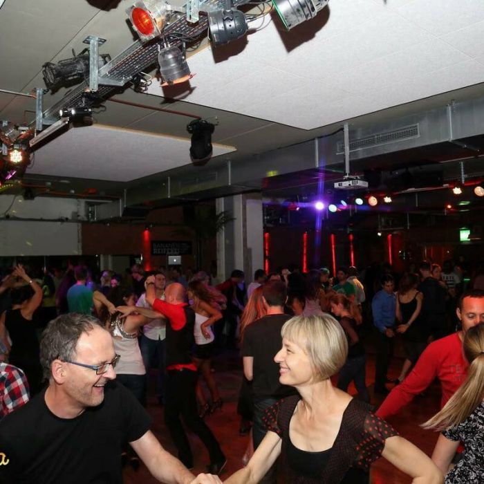 Baila En La Havana