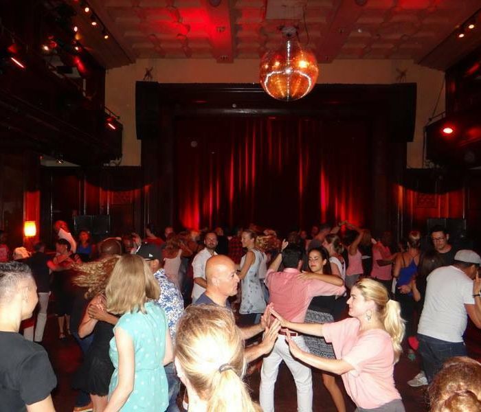Bailando Kaufleuten Klub