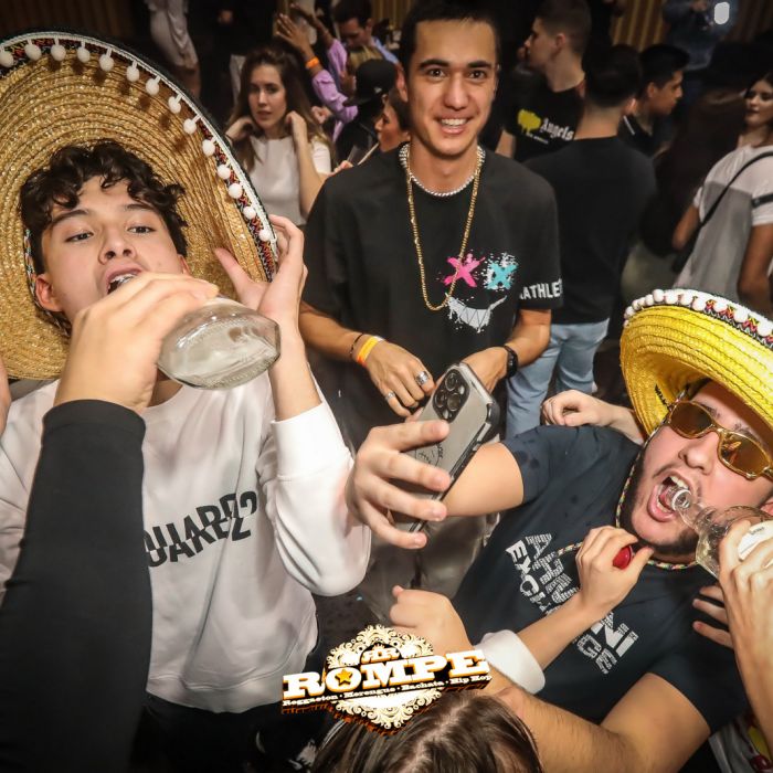 Rompe Aura Club